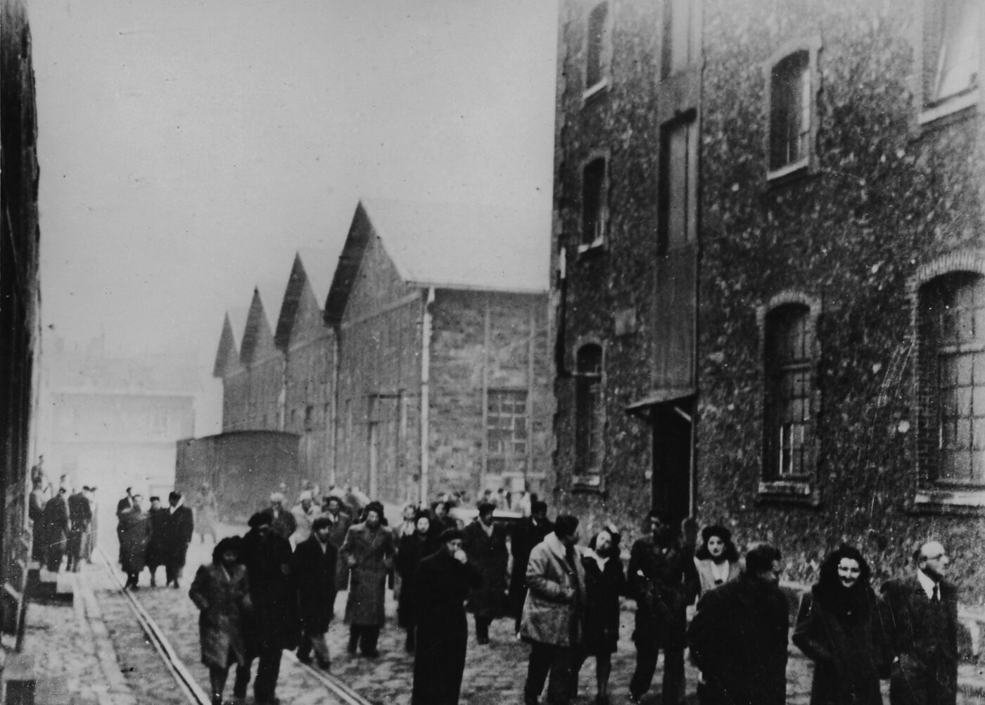 Le 43 quai de la Gare (site actuel du campus des Grands Moulins) pendant l’occupation : un des camps annexes de Drancy de la Möbel Action - Bétonsalon